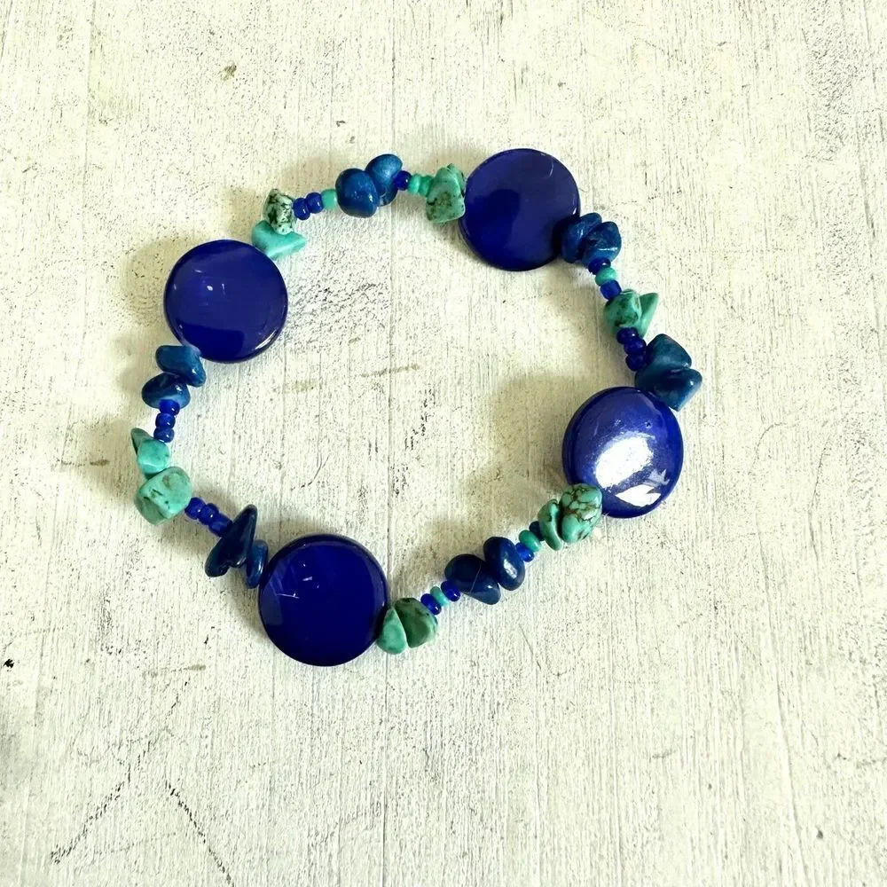 Faux turquoise blue beaded stretchy bracelet